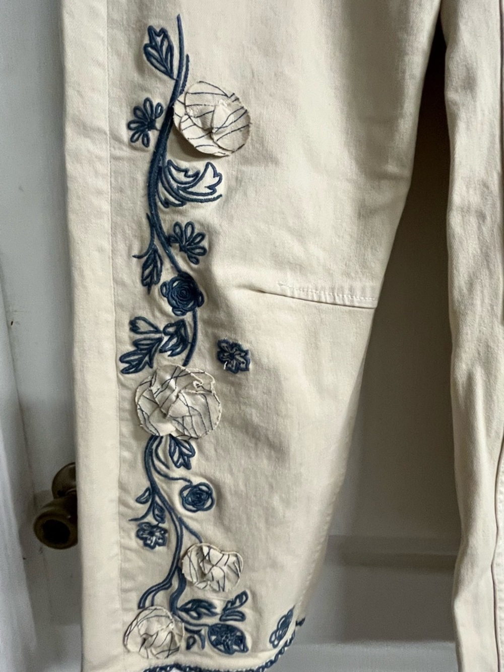 DRIFTWOOD Barbara Barrel Leg Cream Ankle Jeans with Navy Floral Embroidery - Picture 7 of 8